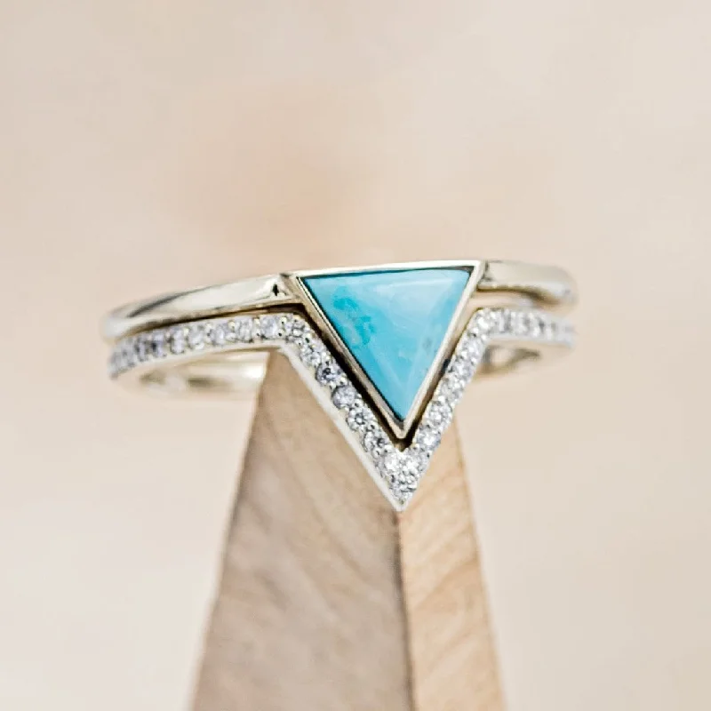 "JENNY FROM THE BLOCK" - TRIANGLE TURQUOISE ENGAGEMENT RING WITH DIAMOND TRACER